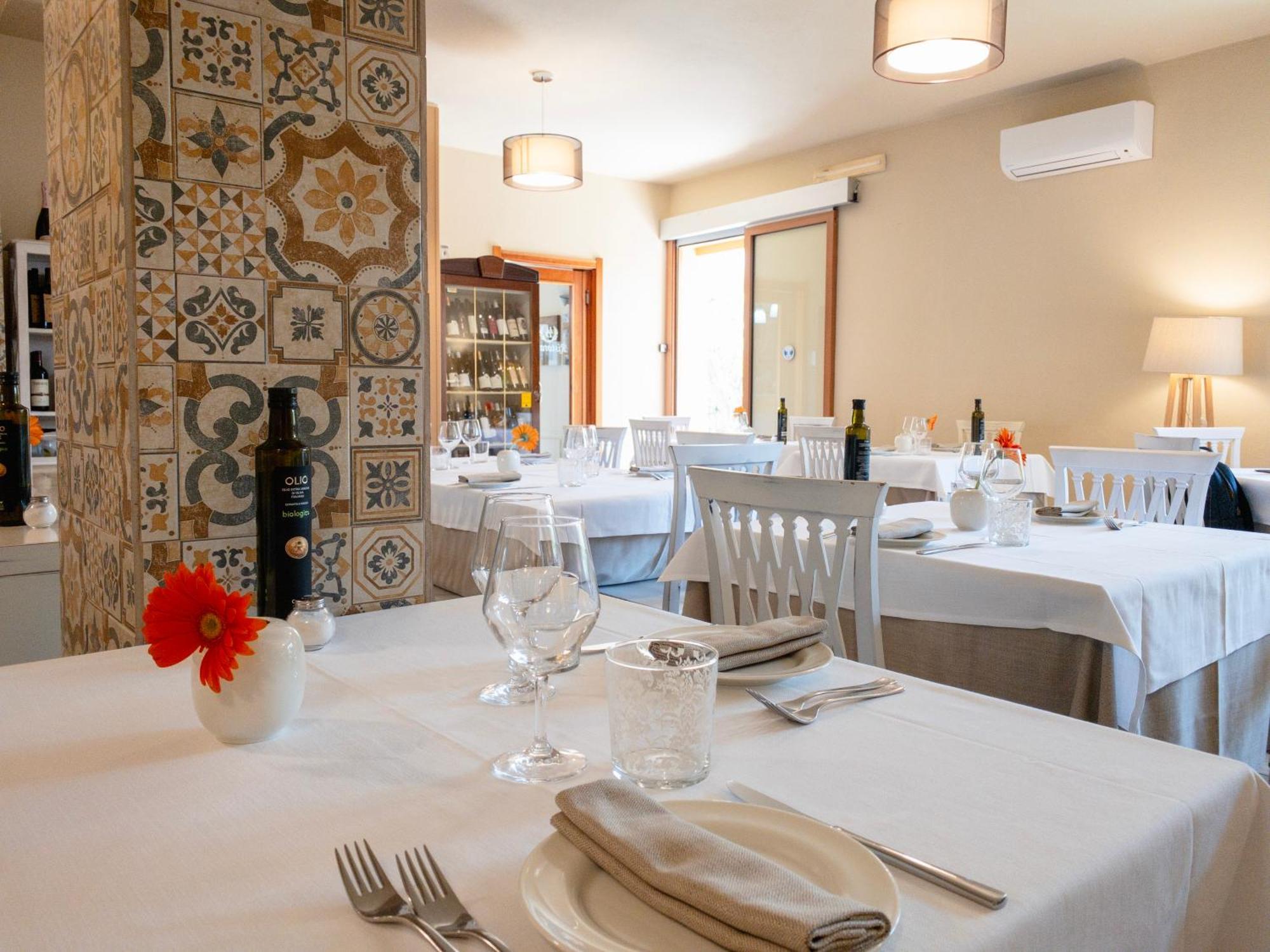 פוסאדה Hotel Donatella מראה חיצוני תמונה