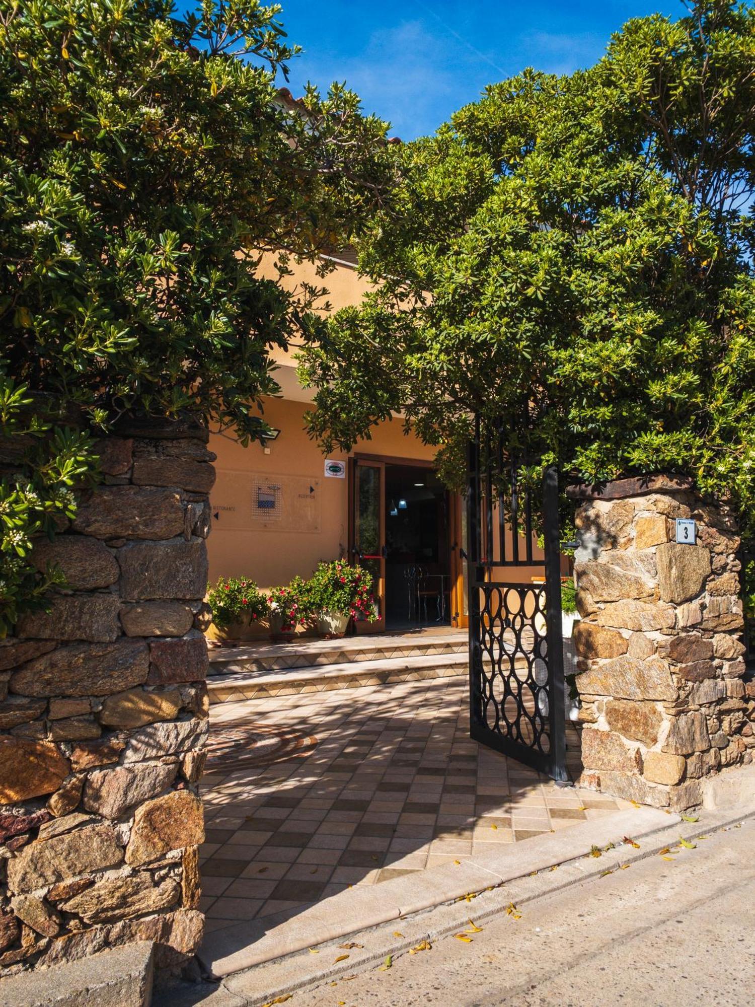 פוסאדה Hotel Donatella מראה חיצוני תמונה