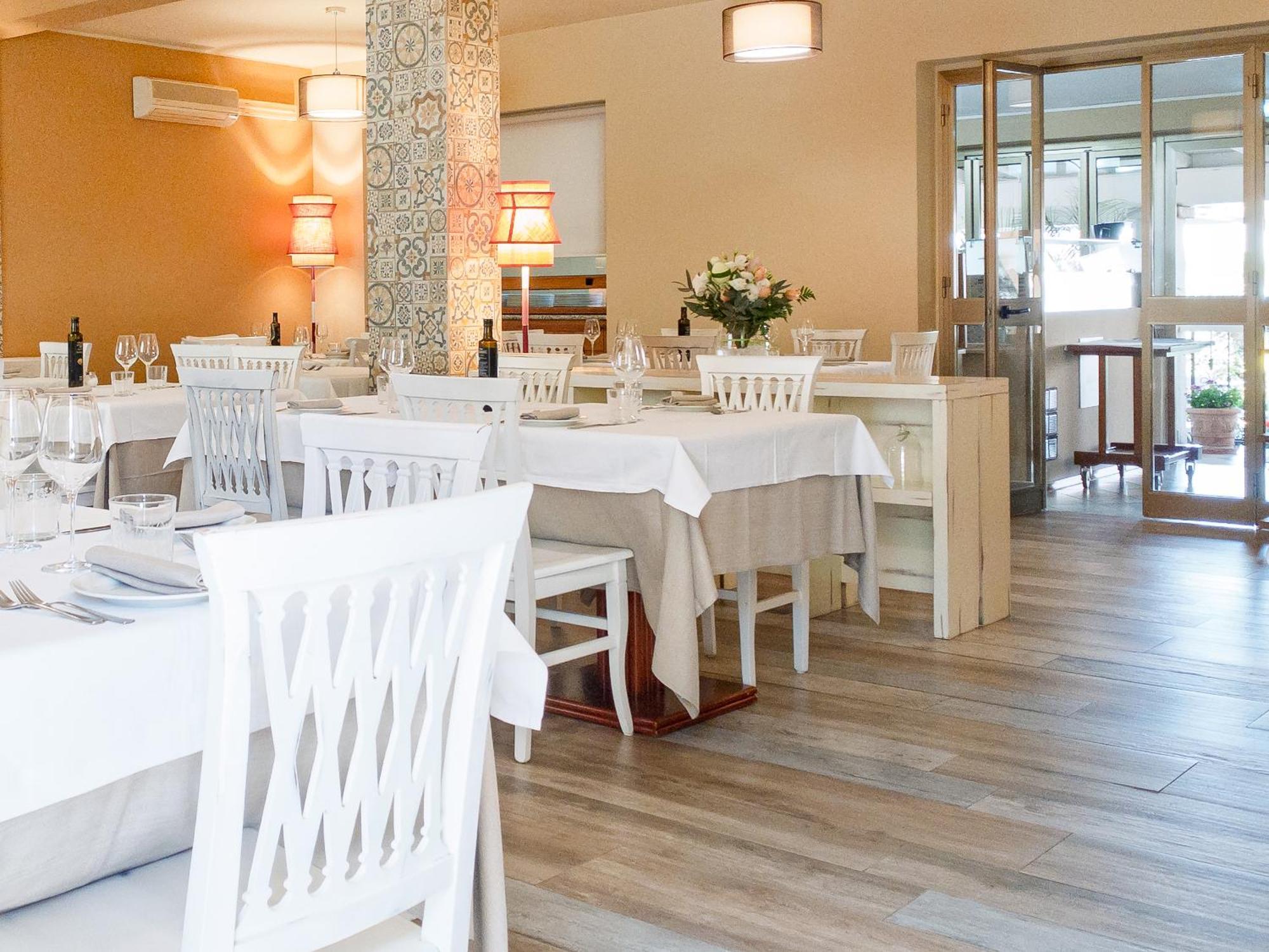 פוסאדה Hotel Donatella מראה חיצוני תמונה